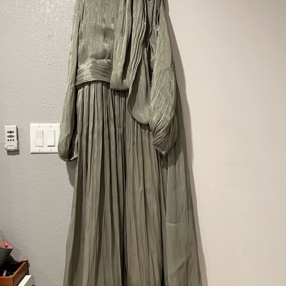 Elegant Olive Green Women's Dress - Picture 6 of 8